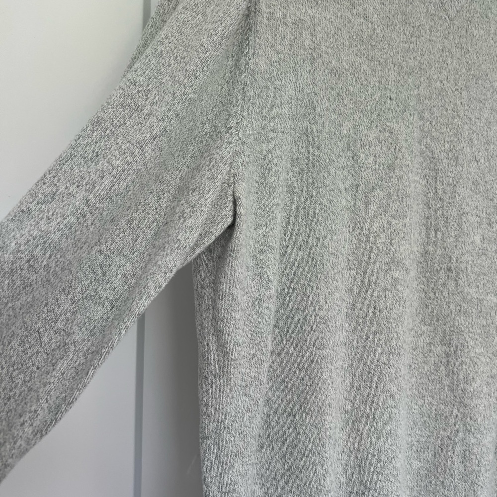 Tommy Hilfiger Classic Grey Pull over Sweater - Picture 7 of 9